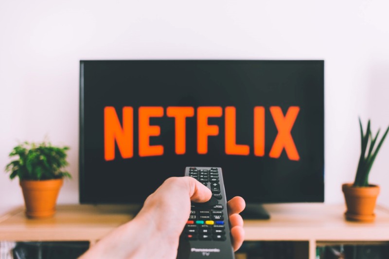 netflix pros and cons